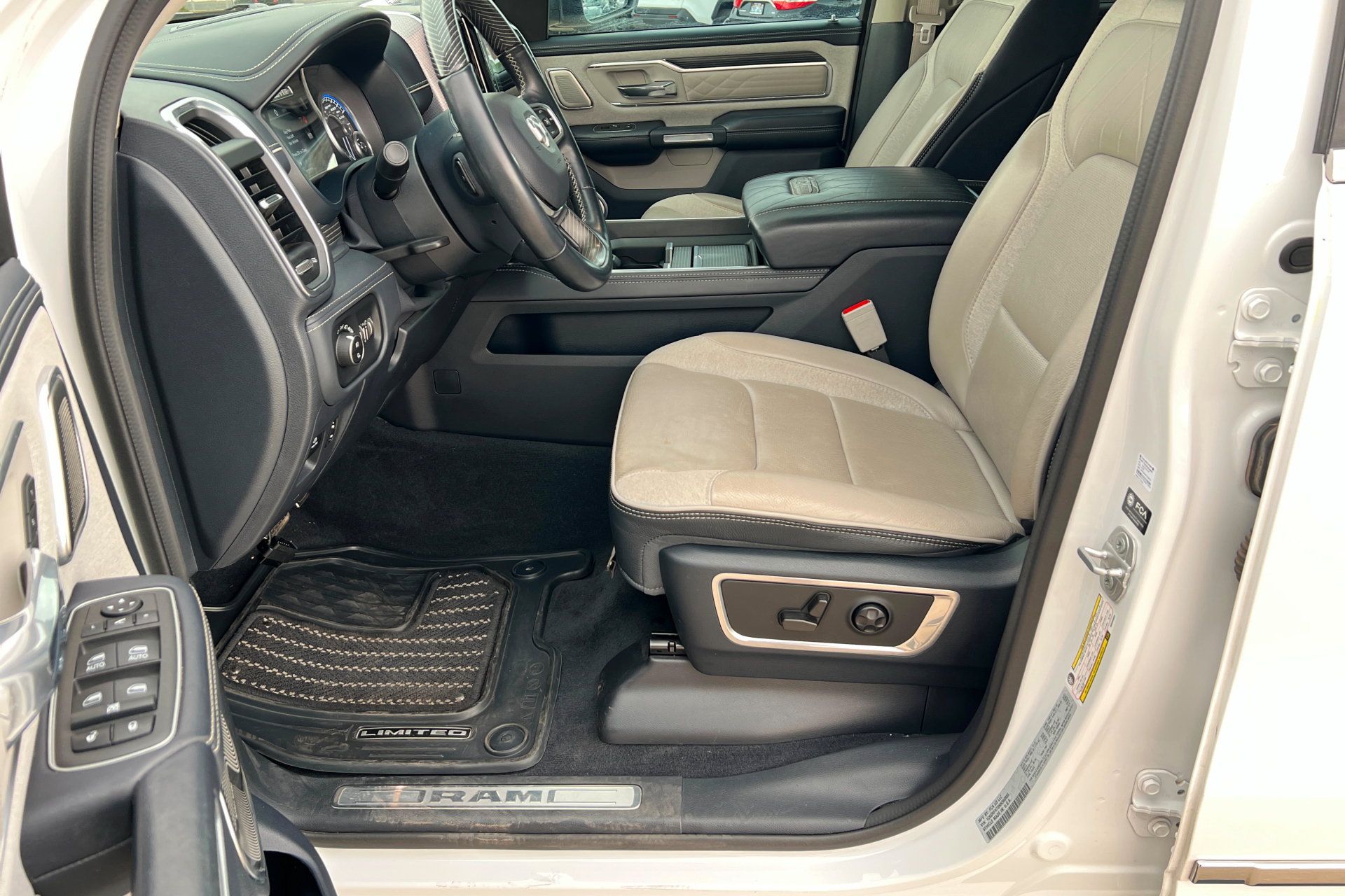 Used 2022 RAM 1500 Limited AWD/4WD image 17