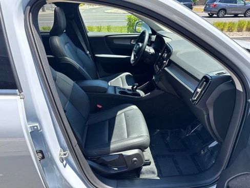 Used 2025 Volvo XC40 B5 Core AWD/4WD image 15