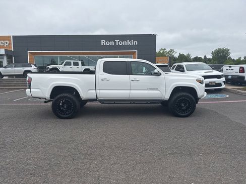 Used 2021 Toyota Tacoma Limited AWD/4WD image 12
