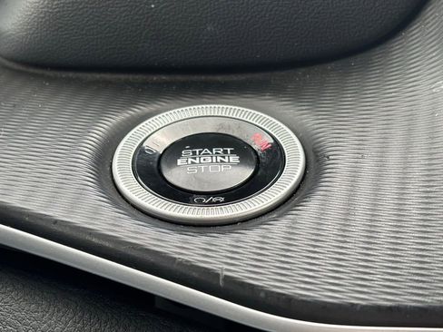 Used 2025 Jeep Grand Cherokee L Laredo image 24