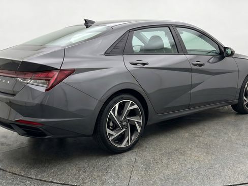 Used 2025 Hyundai Elantra SEL FWD image 9