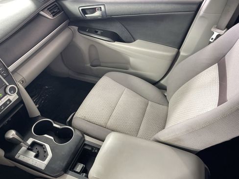Used 2014 Toyota Camry LE image 23