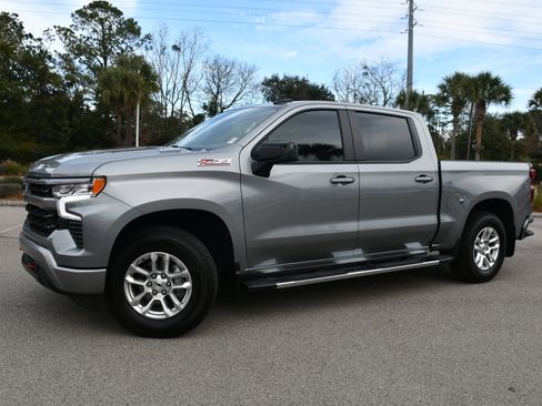 Used 2023 Chevrolet Silverado 1500 RST image 3