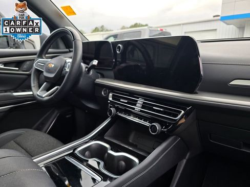 Used 2024 Chevrolet Traverse LT w/ Enhanced Driving Package image 11