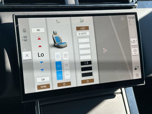 Used 2025 Land Rover Range Rover Velar Dynamic SE image 19