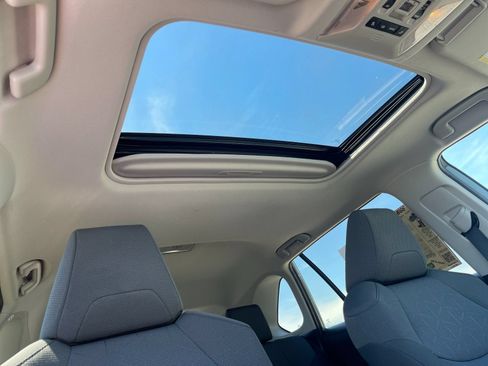 Used 2021 Toyota RAV4 XLE w/ Convenience Package AWD/4WD image 18