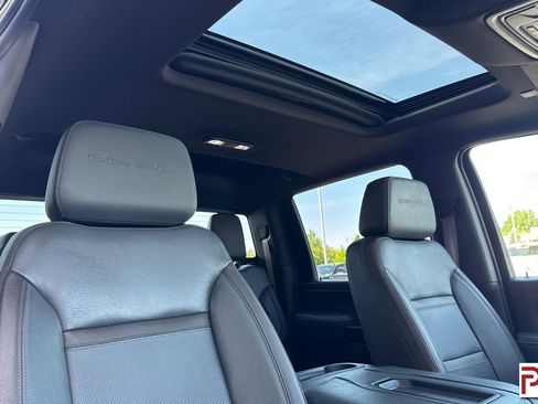 Used 2022 GMC Sierra 3500 Denali w/ Denali Ultimate Package image 19