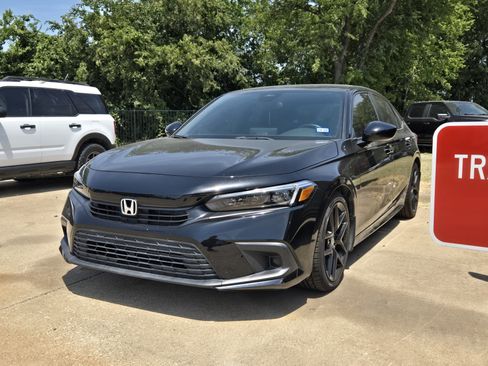 Used 2023 Honda Civic Sport image 3