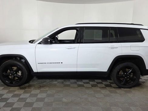 Used 2023 Jeep Grand Cherokee L Laredo image 5