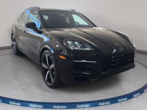 Used 2024 Porsche Cayenne S image 4