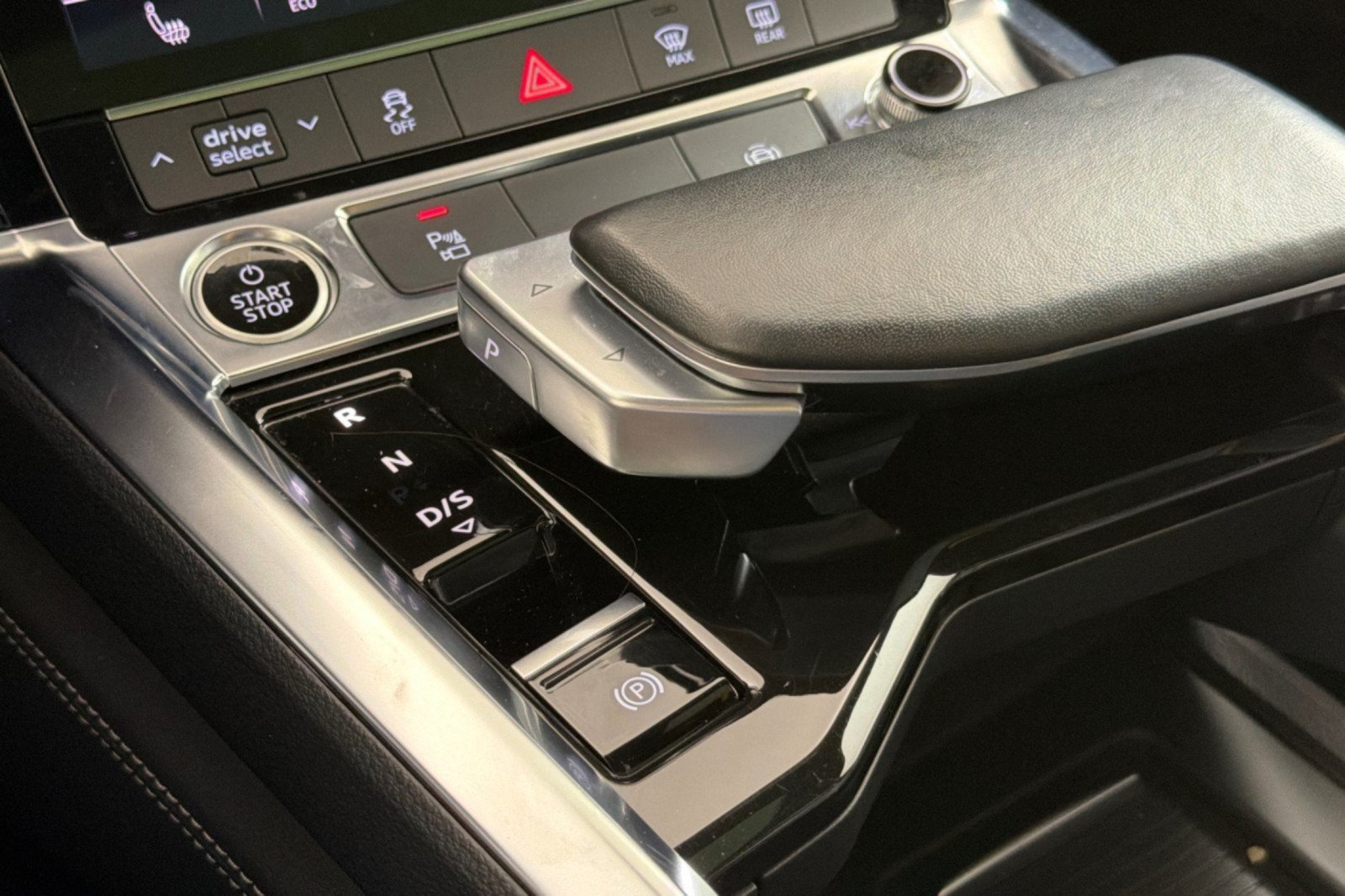 Used 2024 Audi Q8 e-tron Premium AWD/4WD image 19