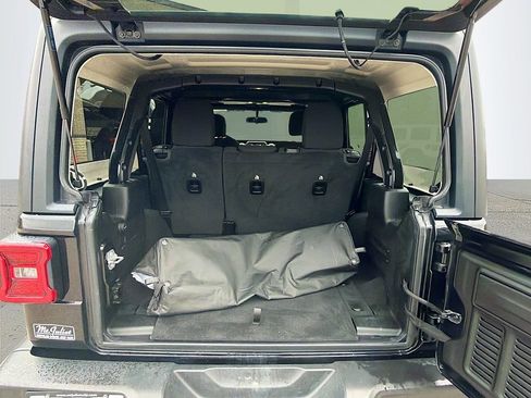 Used 2021 Jeep Wrangler Unlimited Sahara w/ Safety Group AWD/4WD image 12