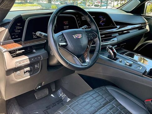 Used 2022 Cadillac Escalade ESV Sport Platinum w/ Heavy-Duty Trailer Package AWD/4WD image 16