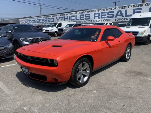 Used 2020 Dodge Challenger SXT RWD image 2