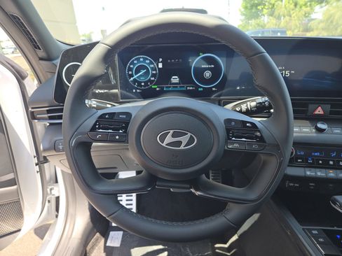 New 2025 Hyundai Elantra SEL image 22