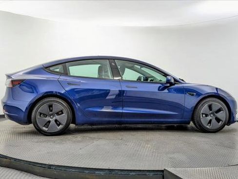 Used 2022 Tesla Model 3 Long Range AWD/4WD image 8