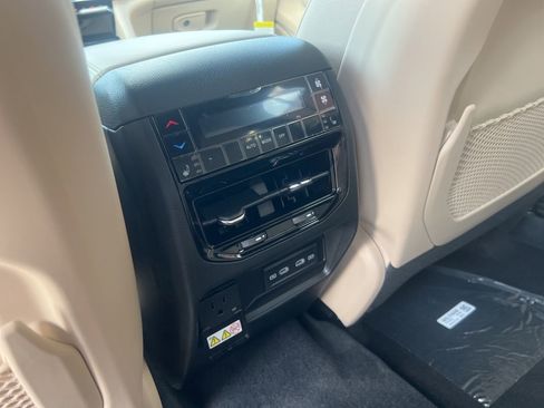New 2026 Jeep Grand Cherokee L Limited w/ Limited Altitude Package AWD/4WD image 16