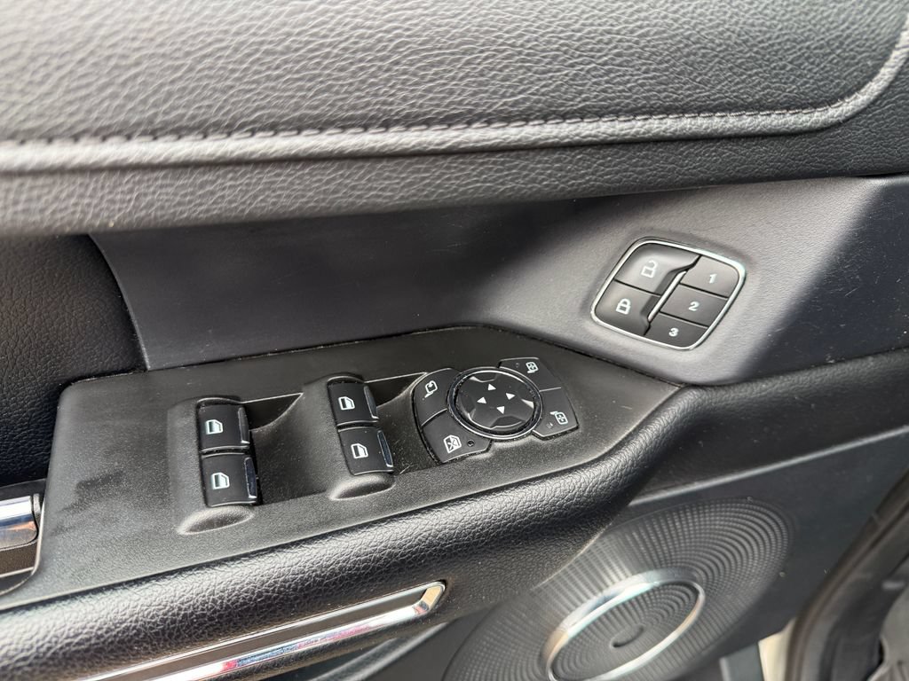Used 2020 Ford Expedition Max XLT w/ Equipment Group 202A AWD/4WD image 28