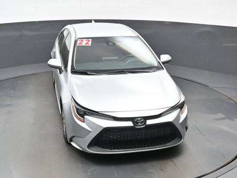 Used 2022 Toyota Corolla LE FWD image 34