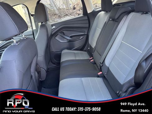 Used 2015 Ford Escape SE image 25