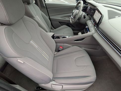 Used 2025 Hyundai Elantra SEL FWD image 25