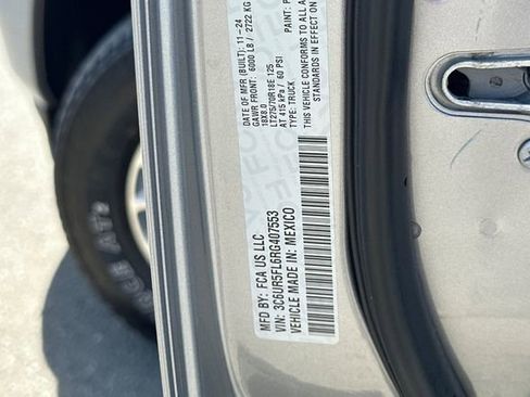 Used 2024 RAM 2500 Laramie w/ Safety Group AWD/4WD image 32