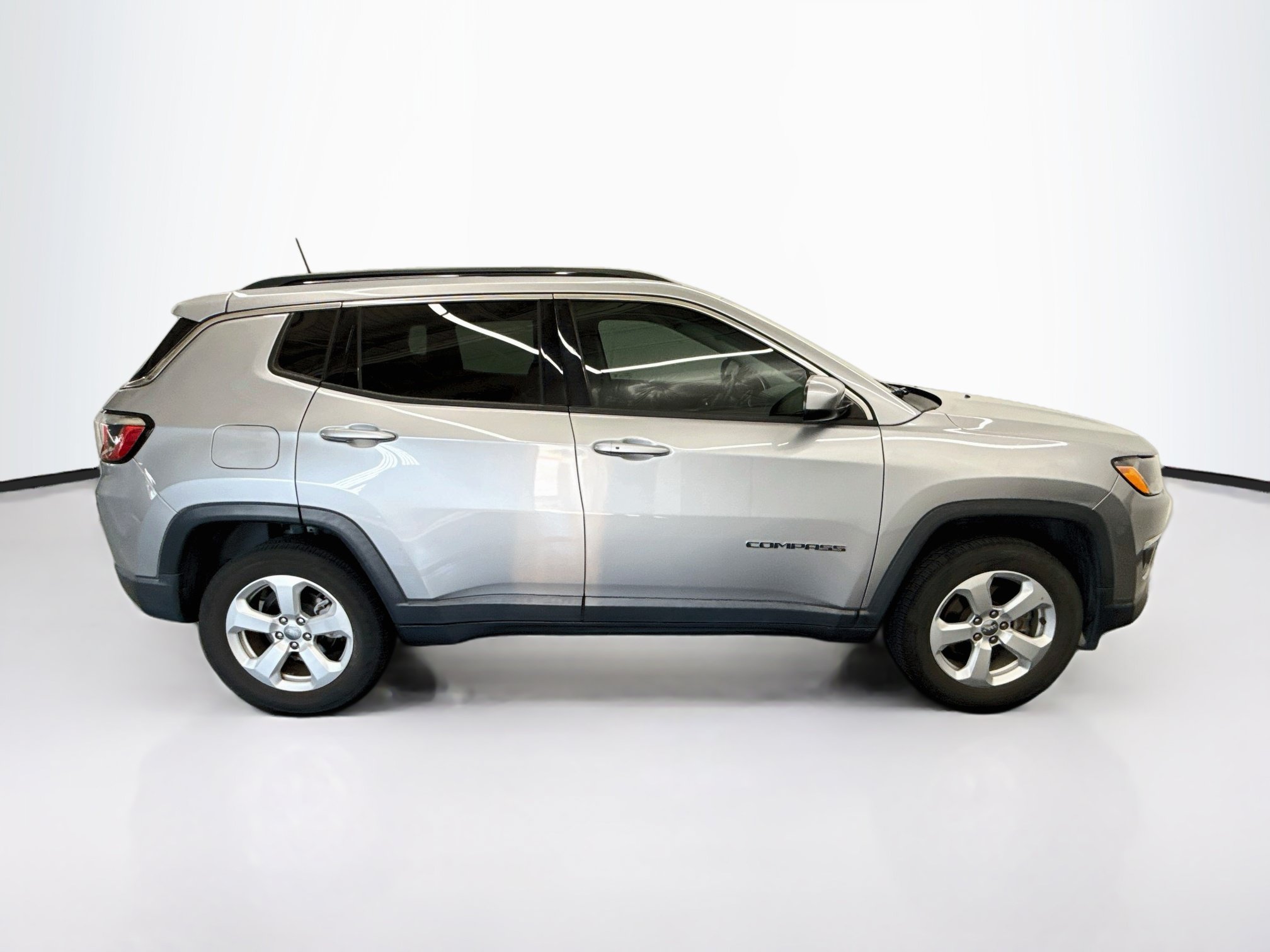 Used 2018 Jeep Compass Latitude w/ Popular Equipment Group AWD/4WD image 10