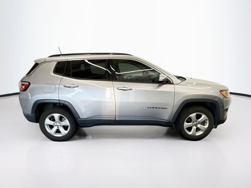 Used 2018 Jeep Compass Latitude w/ Popular Equipment Group AWD/4WD image 10