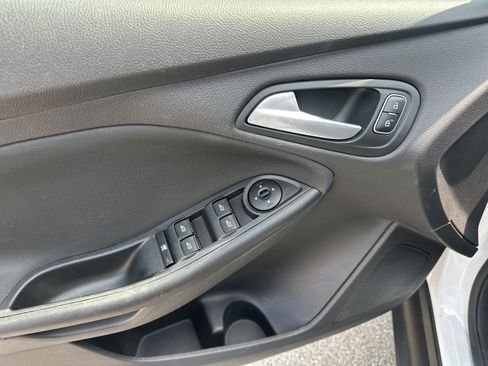 Used 2015 Ford Focus SE FWD image 11