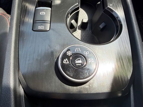 Used 2025 Nissan Rogue SV AWD/4WD image 23