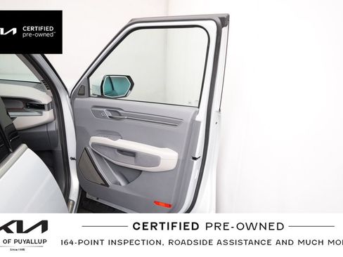 Certified 2024 Kia EV9 Land w/ Towing Package AWD/4WD image 16