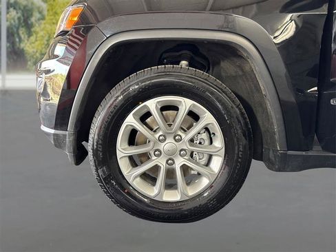 Used 2022 Jeep Grand Cherokee Laredo E AWD/4WD image 19
