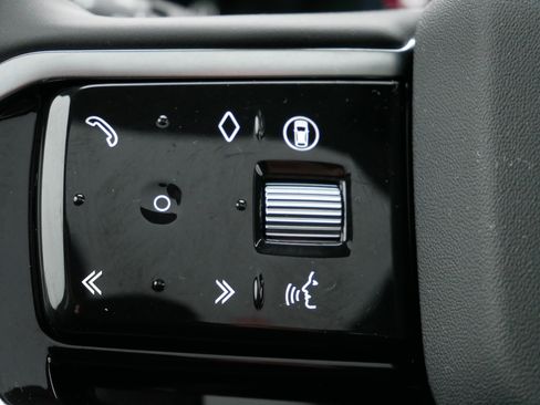 Used 2025 Land Rover Discovery Sport S image 22