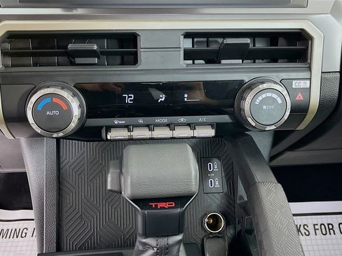Used 2025 Toyota Tacoma TRD Sport AWD/4WD image 22