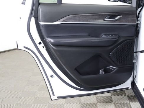 Used 2023 Jeep Grand Cherokee L Limited AWD/4WD image 29