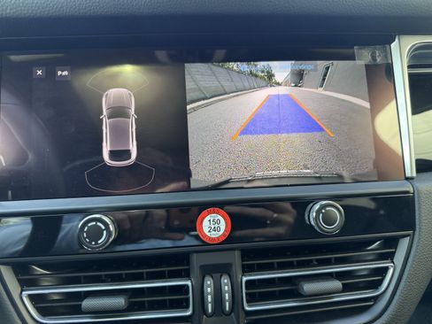 Certified 2025 Porsche Macan image 29