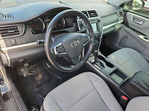 Used 2017 Toyota Camry SE FWD image 11