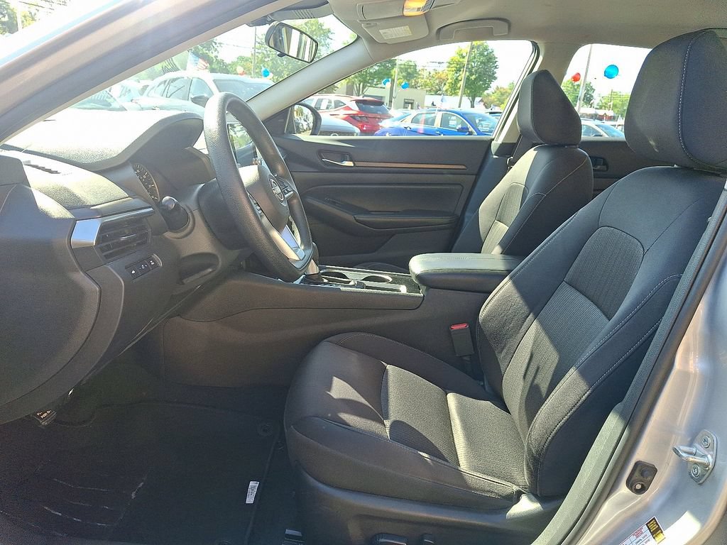 Used 2024 Nissan Altima 2.5 SV FWD image 14