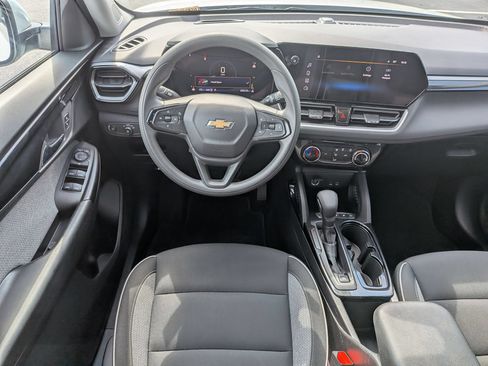 Used 2025 Chevrolet TrailBlazer LT AWD/4WD image 29