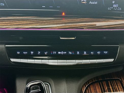 Used 2021 Cadillac Escalade ESV Premium Luxury w/ LPO, Illumination Package image 18