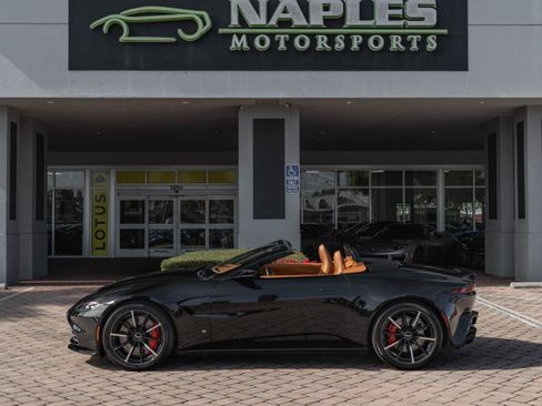 Used 2021 Aston Martin V8 Vantage Roadster image 23