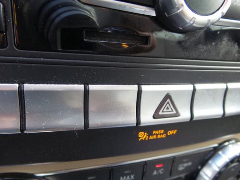 Used 2013 Mercedes-Benz C 250 Sport image 43