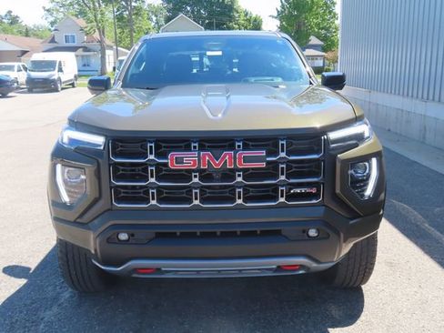 Used 2025 GMC Canyon AT4 w/ Technology Plus Package AWD/4WD image 12