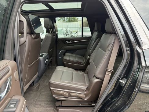 Used 2021 GMC Yukon Denali w/ Denali Ultimate Package AWD/4WD image 6