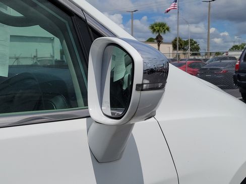 Used 2018 Chrysler Pacifica Limited FWD image 9