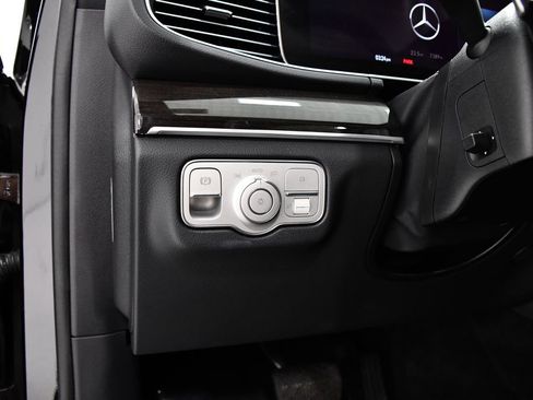 Certified 2025 Mercedes-Benz GLE 450e 4MATIC w/ Driver Assistance Package image 11