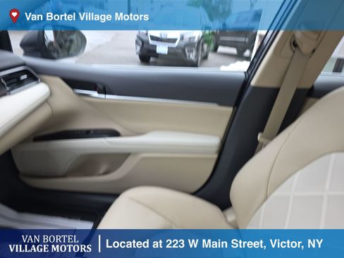 Used 2019 Toyota Camry XLE image 25