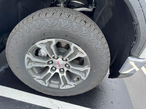 Used 2025 GMC Sierra 1500 SLE RWD image 5