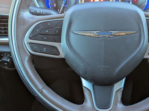 Used 2019 Chrysler Pacifica Limited image 19