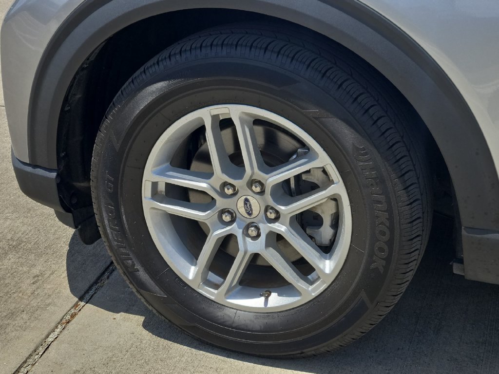 Certified 2025 Ford Explorer Active RWD image 29
